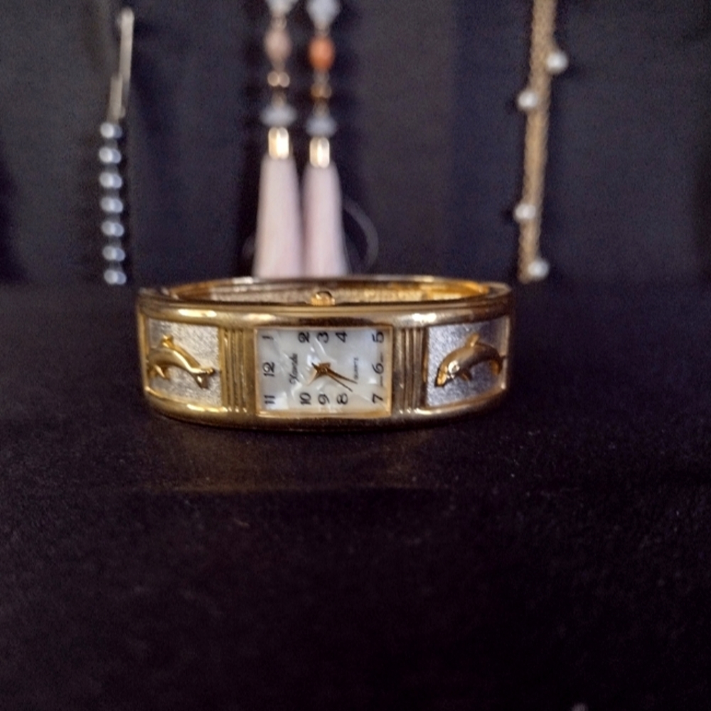 Watch - Picture 1 of 4